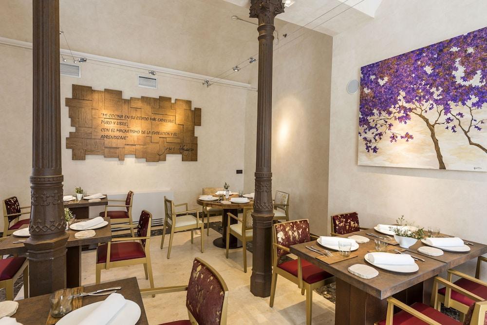 Nh 컬렉션 마드리드 팔라시오 드 테파 외부 사진 Interior of the restaurant