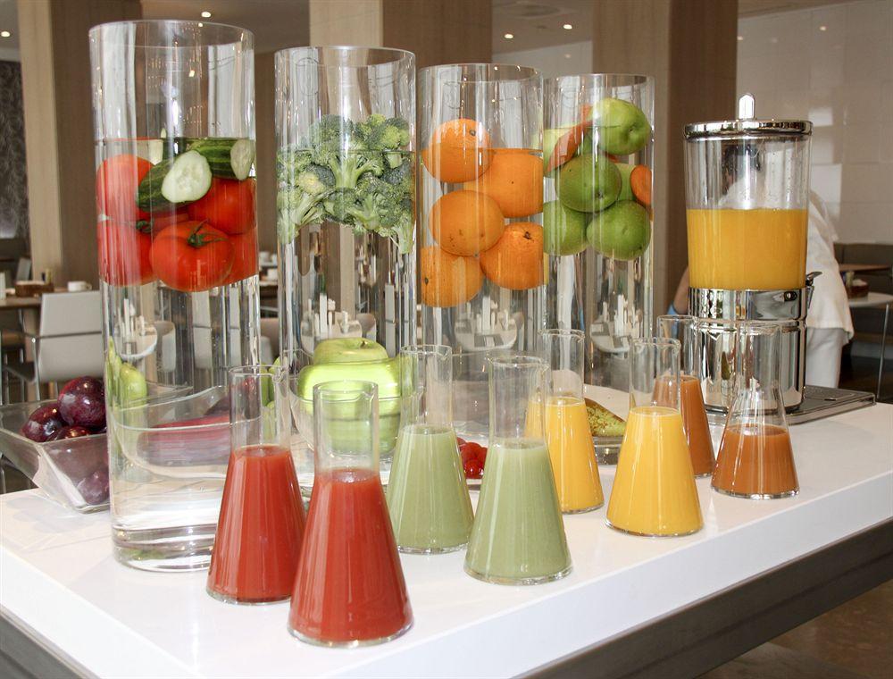 Nh 컬렉션 마드리드 팔라시오 드 테파 외부 사진 A selection of fruit juices