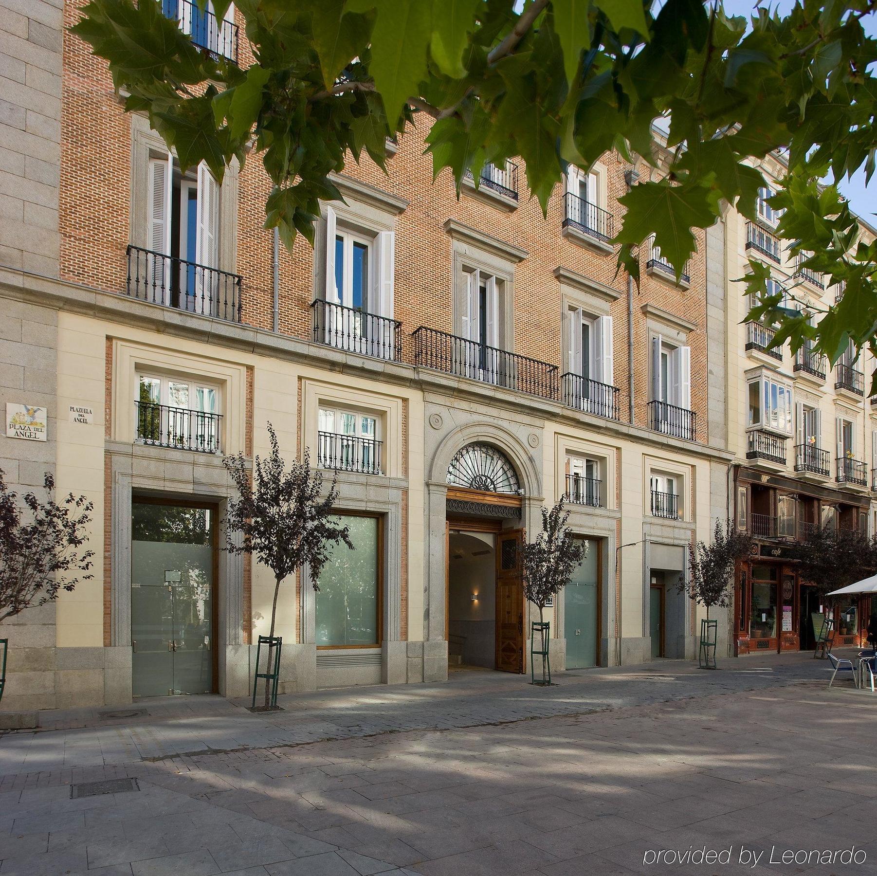 Nh 컬렉션 마드리드 팔라시오 드 테파 외부 사진 The headquarters of the Royal Academy of the Spanish Language in Madrid.