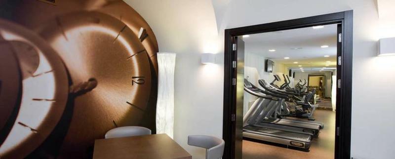Nh 컬렉션 마드리드 팔라시오 드 테파 외부 사진 The gym at the hotel